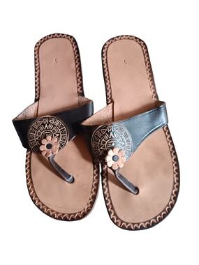 True Vintage Women's Sandals 7 Aztec Sun Dial Leather Flip Flops 1980's Mexico